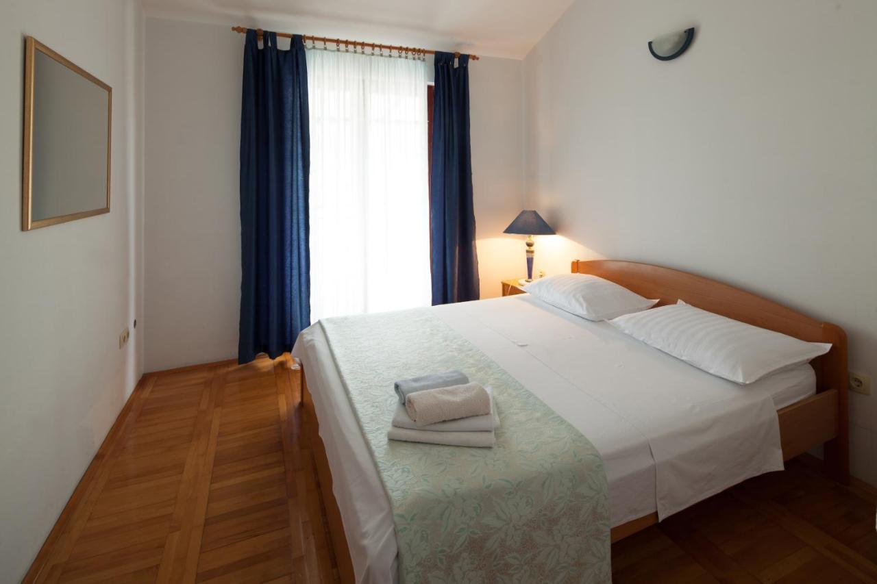 Apartments By The Sea Bilo, Primosten - 4191 Exterior photo